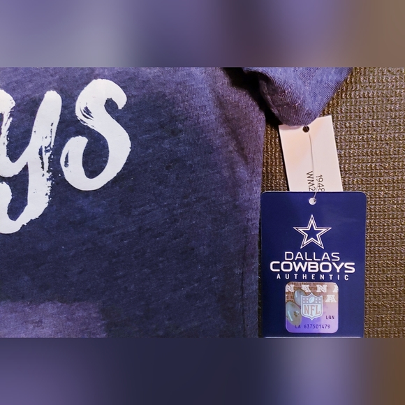 WOMEN'S COWBOYS FOOTBALL Marita V-Neck T-Shirt (S, M, L or XL) - Picture 4 of 4